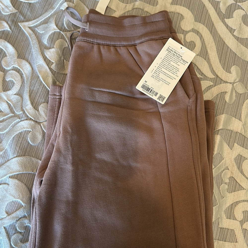 NWT Lululemon Scuba Mid Rise Wide leg pant 31 inseam Taupetastic - Picture 3 of 4